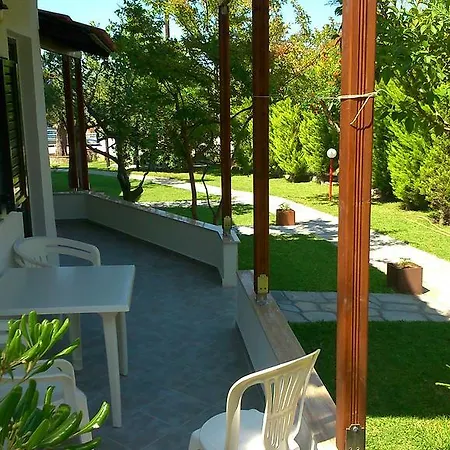 Alexandra Apartment *